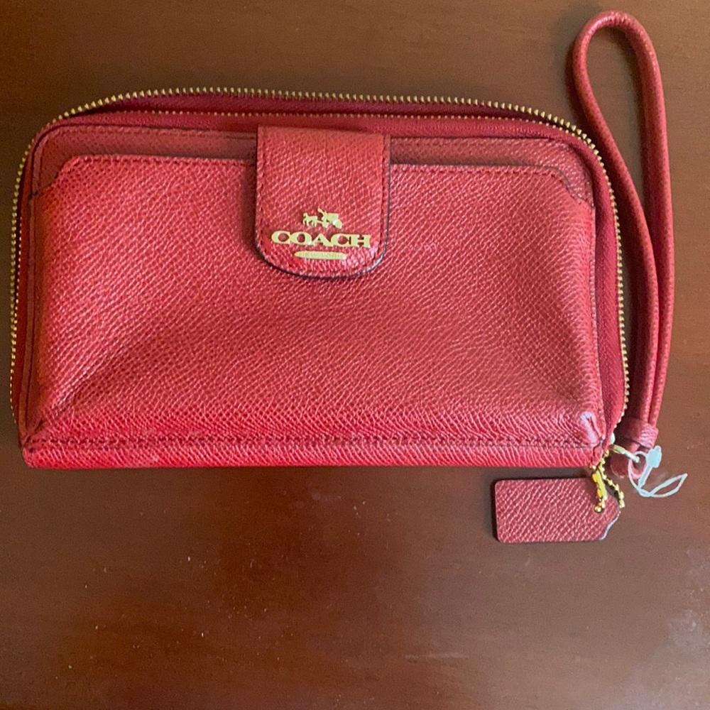Coach wallet new without tags. Never used.